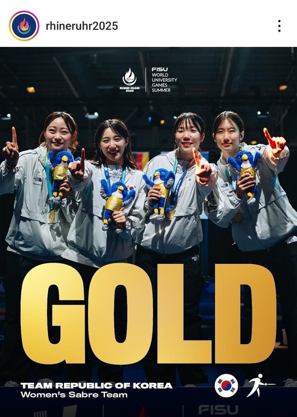 Choi Se -bin (from left), Kim Jung -mi, Jeon Ha -young, and Sun Eun -bi who won the women's Saber team competition. Line-Instagram