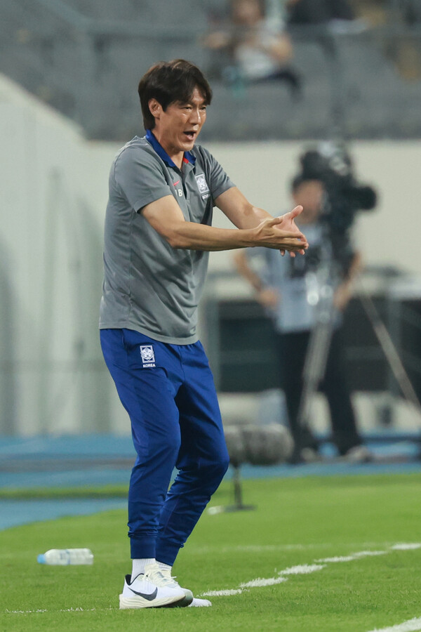 Hong Myung-bo is instructing the East Asian Football Federation (EAFF) E-1 Championship in 2025 in Mirstadium, Yongin, Gyeonggi-do. Yonhap News