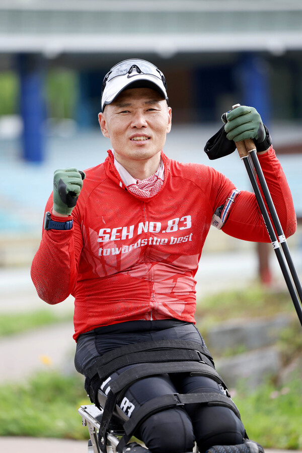 Shin Eui -hyun of the Disabled Nordic Ski is posing at the end of June while training at the Pyeongchang Training Center for the Disabled. Provided by the Korean Disabled Sports Association