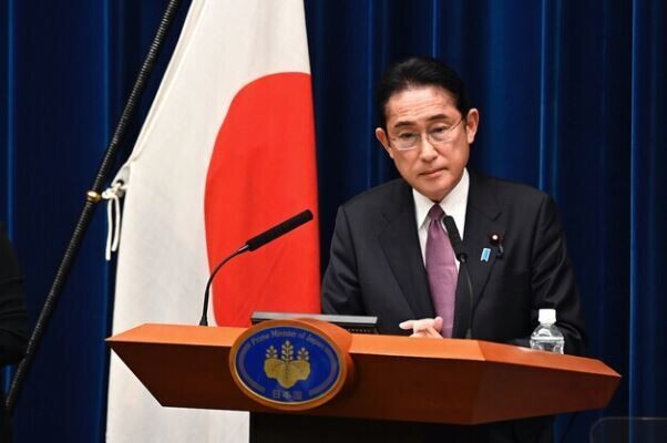Prime Minister Fumio Kishida of Japan gives a press briefing from his official residence in Tokyo on Dec. 16, 2022, following the passage of a national security policy enabling Japan to counterstrike enemy bases. (Yonhap)