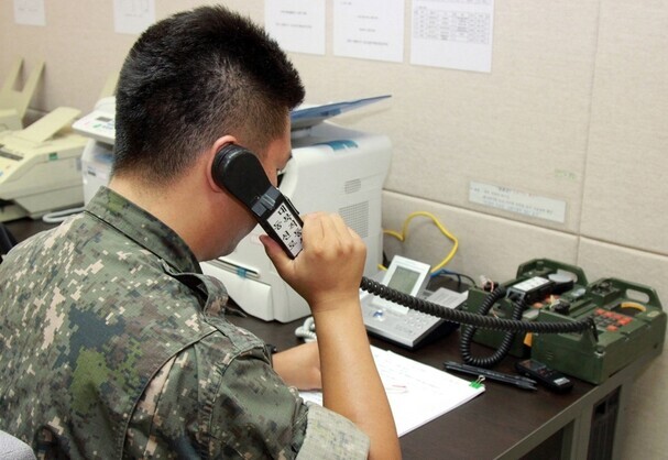 A South Korean soldier attempts to make contact with the North Korean side. (Yonhap News)
