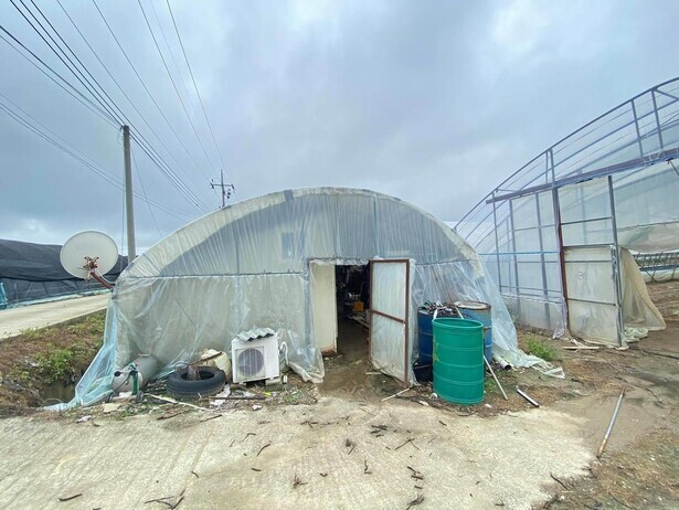 This vinyl greenhouse served as the living quarters for foreign laborers at one farm in Nonsan, North Chungcheong Province. (Migrant Labor 119)