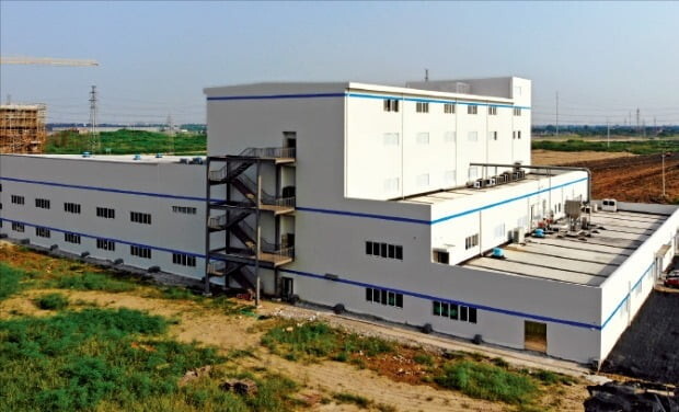 POSCO’s factory for a joint venture in cathode materials – capable of an annual production of 5,000 tons -- in Tongxiang, Zhejiang Province, China. (provided by POSCO)