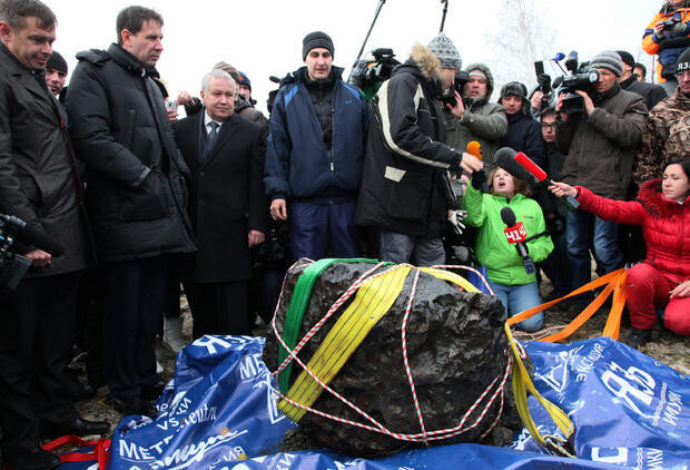 2013년 러시아 모스크바에서 동쪽으로 1500km 떨어진 체바쿨 호수에서 회수한 첼랴빈스크 유성의 잔해물. 무게가 570kg에 이른다. 동영상 갈무리