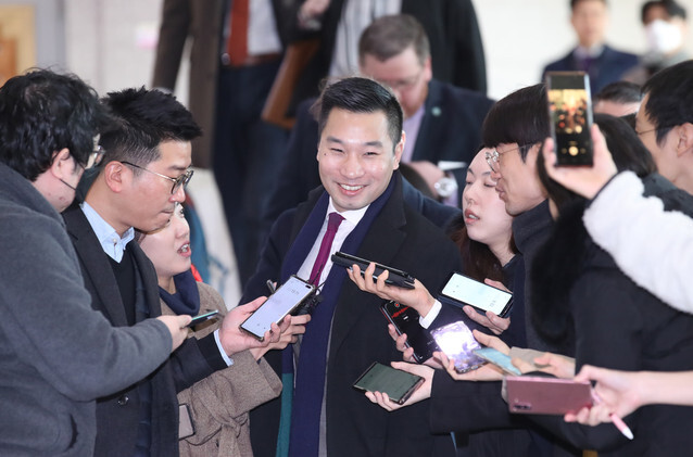 Alex Wong, the State Department’s deputy special representative for North Korea, responds to reporters’ questions following a Soust Korea-US working group meeting on North Korea in Seoul on Feb. 10. (Yonhap News)