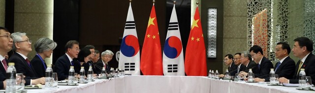 South Korean President Moon Jae-in holds a summit  with Chinese Premier Li Keqiang at the Sofitel Hotel in Manila