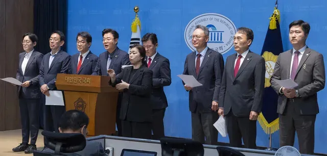 Lawmakers from the opposition People Power Party hold a press conference on Oct. 1, 2026. (Yonhap)
