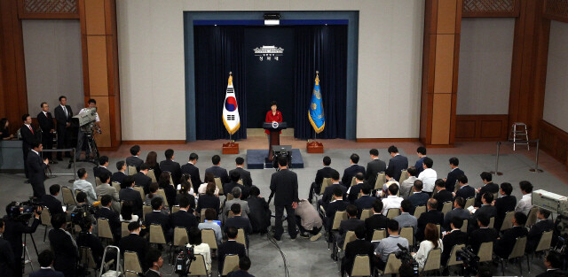 박근혜 대통령이 지난 8월6일 오전 청와대에서 대국민 담화를 발표했다. 박 대통령은 4대 구조 개혁에 동참해 고통을 분담할 것을 호소했다. 청와대사진기자단