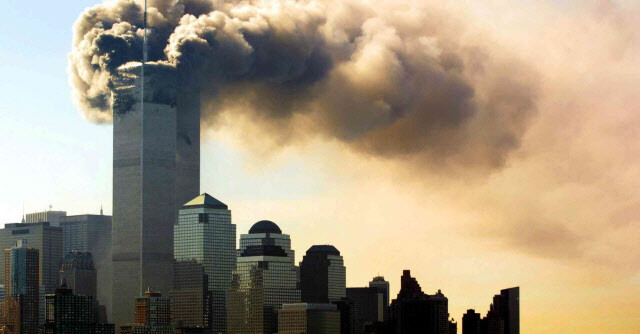 2001년 9월11일 미국 뉴욕 세계무역센터 건물에서 벌어진 항공기 자살테러 모습. AFP 연합뉴스