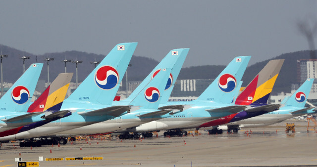 Asiana Airlines planes at Incheon International Airport on Mar. 27. (Yonhap News)