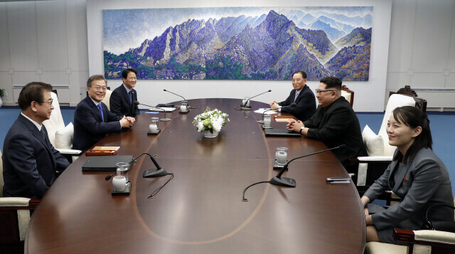 South Korean President Moon Jae-in and North Korean leader Kim Jong-un meeting during the inter-Korean summit at the House of Peace in Panmunjom on Apr. 27, 2018. Moon is accompanied by Im Jong-seok, then presidential chief of staff, and National Intelligence Service Director Suh Hoon; Kim is accompanied by Kim Yo-jong, first deputy director of the Central Committee of the Workers’ Party of Korea (WPK), and Kim Yong-chol, vice chairman of the WPK Central Committee. (photo pool)