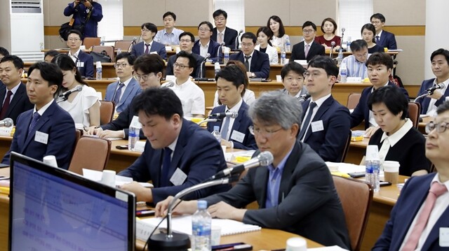 2018년 6월11일 경기도 고양시 사법연수원에서 열린 전국법관대표회의에 참석한 판사들이 사법 농단 사태에 대해 논의하고 있다. 공동사진취재단