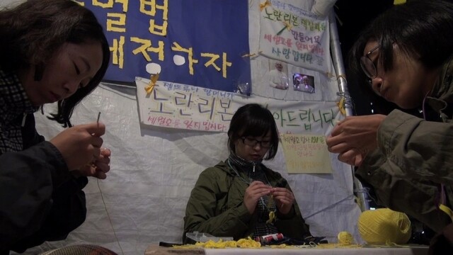 박소현 감독의 독립영화 <야근 대신 뜨개질>의 한 장면. 영화사 진진 제공