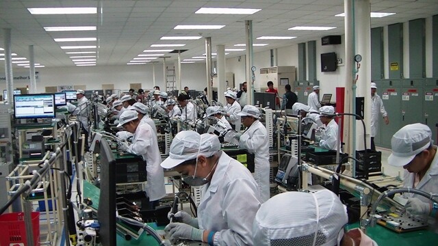 2012년 4월 브라질 ‘마나우스 자유무역지대’에 있는 삼성전자 공장에서 노동자들이 일하고 있다. 연합뉴스