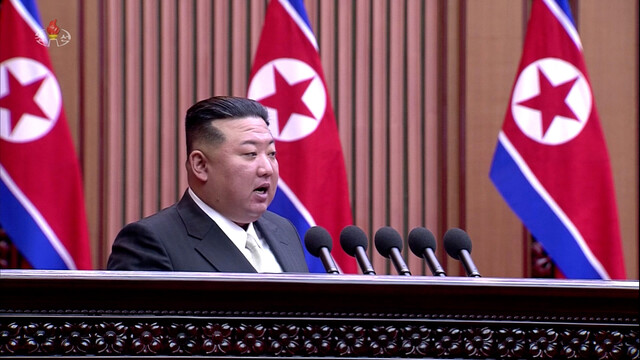 김정은 북한 국무위원장이 2023년 9월26~27일 평양 만수대의사당에서 열린 최고인민회의 제14기 9차 회의에서 연설을 하고 있다. 연합뉴스