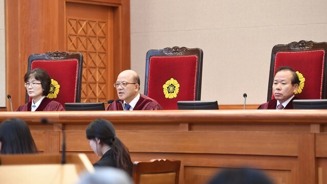Constitutional Court president Park Han-chul presides over the fifth hearing of President Park Geun-hye’s impeachment trial