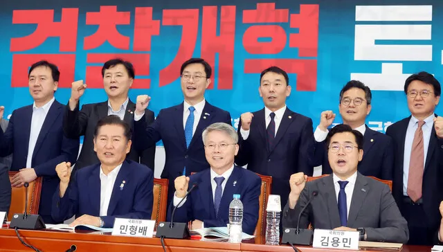 “추석전 완료” “내용 충실히”…여, 검찰개혁 ‘시간표…