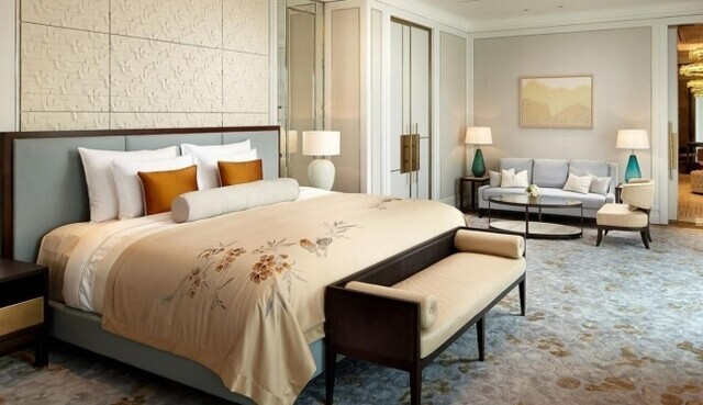 The royal suite room located on the 32nd floor of Lotte Hotel’s Executive Tower in downtown Seoul (from Lotte Hotel website)