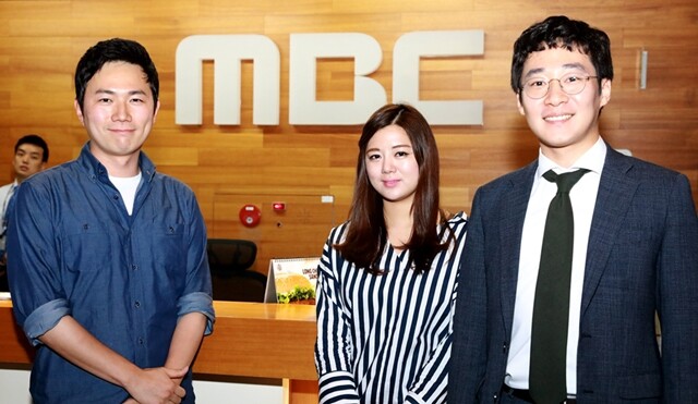 MBC 막내 기자 세 명, 이덕영·전예지·곽동건 기자(왼쪽부터). 1월 반성문 동영상에 이어, 6월5일 성명, 6월21일 대자보까지 MBC 정상화의 맨 앞에 섰다.