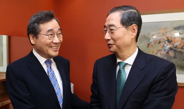 李錫鉉告別“50年友誼”放開李洛妍的手，表示“支持李在明”