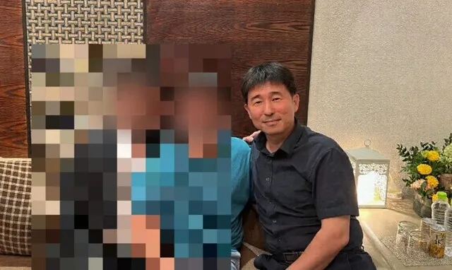 “池貴妍，在房間沙龍吃五花肉嗎？”民珠：“照片中人物疑似與工作有關”