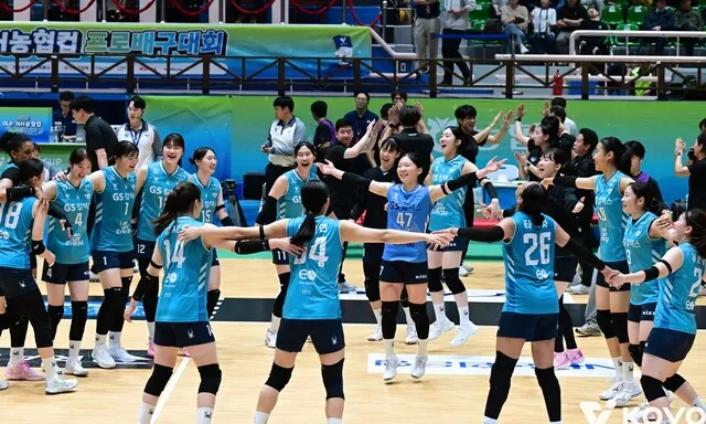 GS칼텍스, 챔프전 이어 컵대회도 도로공사 꺾고 ‘정상’