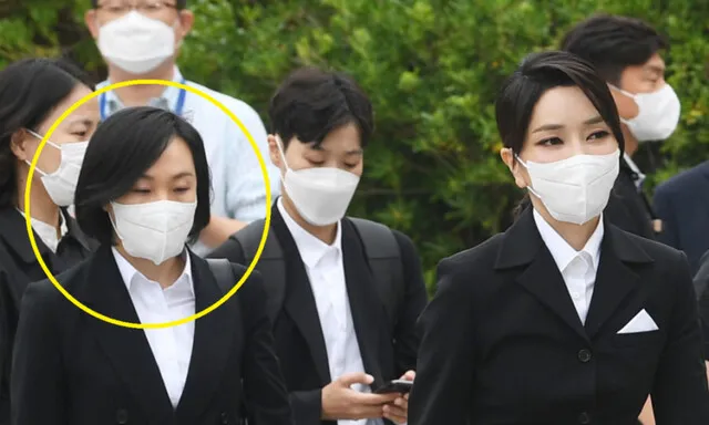 [단독] 한강에 폰 던진 김건희 '문고리' 유경옥..."일반적으로 강에 ... - 뉴스 썸네일 이미지