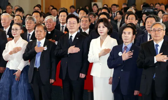 이 대통령 “부마항쟁·광주민주화운동 헌법 전문 수록, 국회 조속히 나서주길” - 한겨레