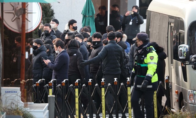 윤석열 체포영장, 경호처의 저항과 민주주의 위기