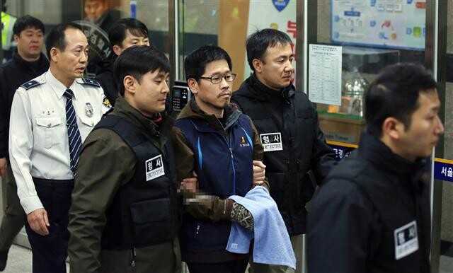 Korean Confederation of Trade Unions president Han Sang-gyun is taken from Namdaemun Police Station to the Supreme Prosecutors’ Office in Seoul’s Seocho district