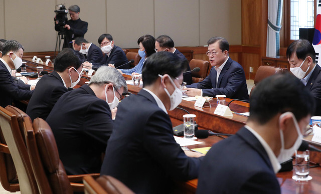 South Korean President Moon Jae-in presides over the Blue House’s second emergency economic council for discussing ways of dealing with the financial impact of the novel coronavirus outbreak on Mar. 24. (Blue House photo pool)
