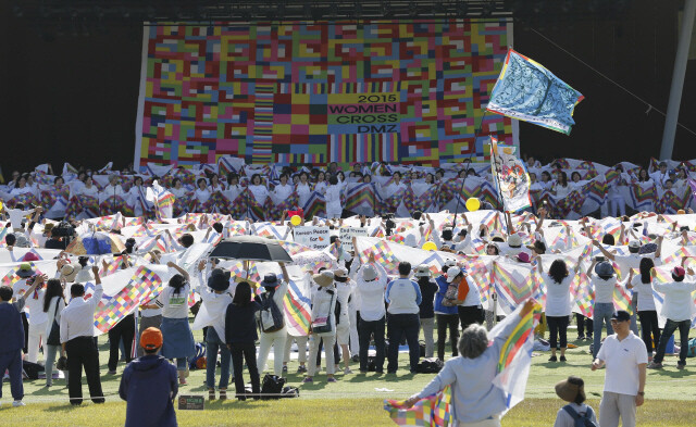 000 citizens and members of civic and religious groups participate in a festival for WomenCrossDMZ peace activists after their arrival in South Korea