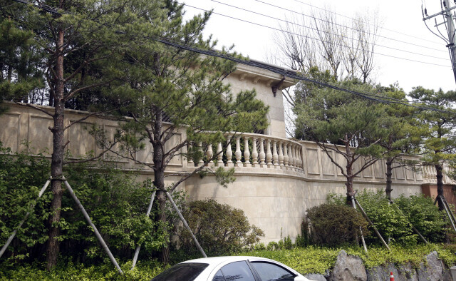 경기도에서 개발주택공시가격이 가장 비싼 신세계그룹 정용진 회장의 성남시 분당구 자택. 한겨레 자료사진