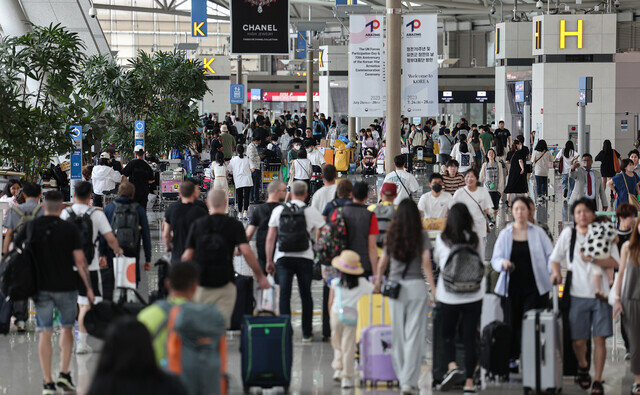 Terminal 1 of Incheon International Airport bustles with travelers on July 24. (Yonhap)