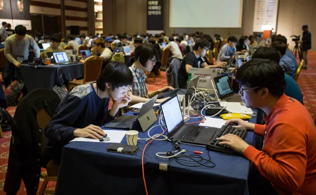 [Photo] Students compete to be the best anti-hacker