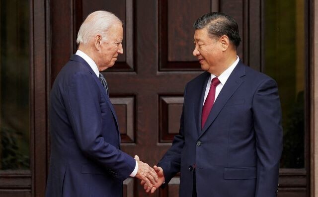 US President Joe Biden shakes hands with Chinese President Xi Jinping during the latter’s visit to San Francisco on Nov. 15, 2024. (Yonhap)
