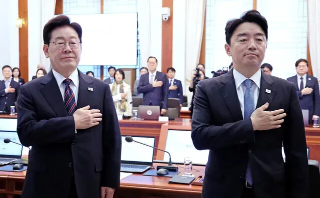 President Lee Jae Myung and the Blue House chief of staff, Kang Hoon-sik, attend a Cabinet meeting at the presidential office in Seoul on Sept. 21, 2026. (Yonhap)