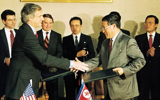‘협상의 어려움은 적대의 세월과 정비례한다.’ 1994년 10월21일 북-미는 제네바 기본합의를 통해 1차 북핵 위기를 넘겼지만, 북핵 위기는 계속되고 있다. 한겨레