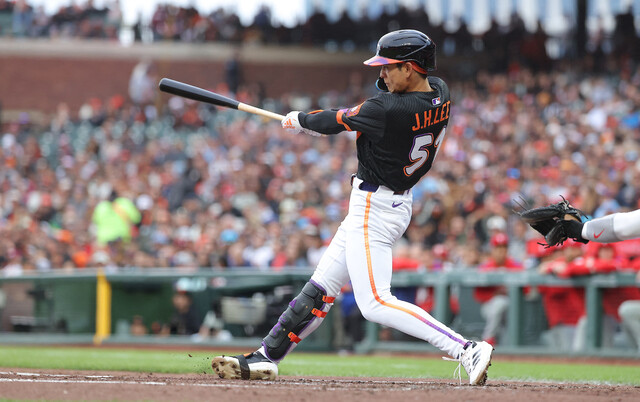 San Francisco Giants Lee Jung -hu is starting to hit the second right fielder in the 2025 Major League (MLB) Philadelphia Phillies and the 5th batter in the 2025 Major League (MLB) Philadelphia Phillies at San Francisco Oracle Park, California. San Francisco/Imagine Image Yonhap News