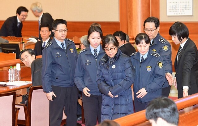 최순실씨는 1월16일 헌법재판소 5차 공개변론에 증인으로 출석해 ‘모르쇠’로 일관했다. 사진공동취재단