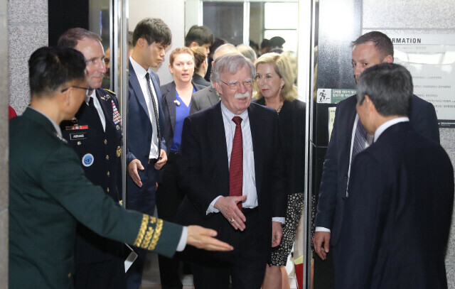 John Bolton, the former White House national security advisor, pays a visit to the South Korean Ministry of National Defense in July 2019. (Hankyoreh file photo)
