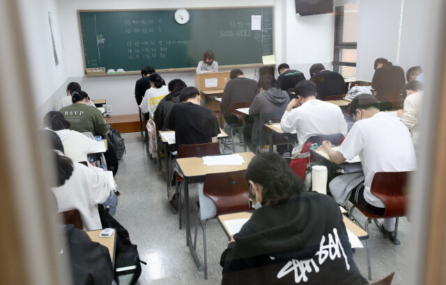 A view of the mock test site for the College's Academic Aptitude Test.  Reporter Kim Jeong-hyo hyopd@hani.co.kr