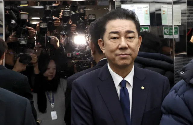 강선우, 공천 면접 앞두고 김경에 “받고 싶은 질문 김병기에 보내라”