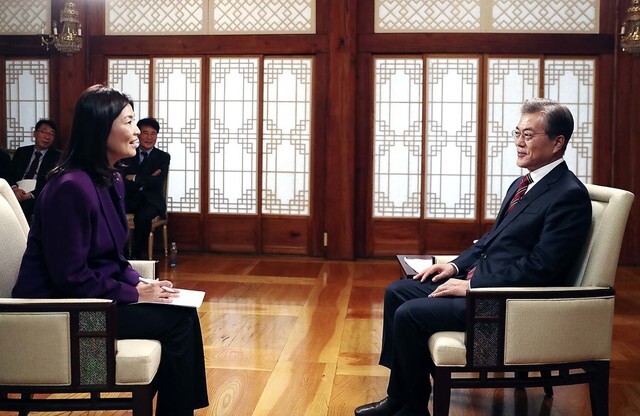 President Moon Jae-in gives an interview at the Blue House to the Singapore-based English news network CAN on Nov. 3 (provided by Blue House)