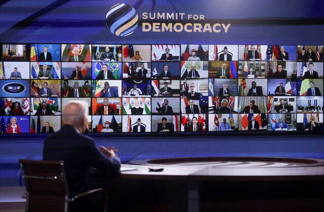 From the White House, US President Joe Biden holds a videoconference with the leaders of the 110 nations participating in the Summit for Democracy on Thursday. (Reuters/Yonhap News)