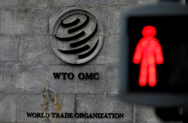 2019년 12월, 스위스 제네바에 있는 세계무역기구(WTO) 본부 건물 앞의 횡단보도에 빨간불이 켜져 있다. 그즈음 중국에선 코로나19가 퍼지기 시작했다. 로이터 연합뉴스