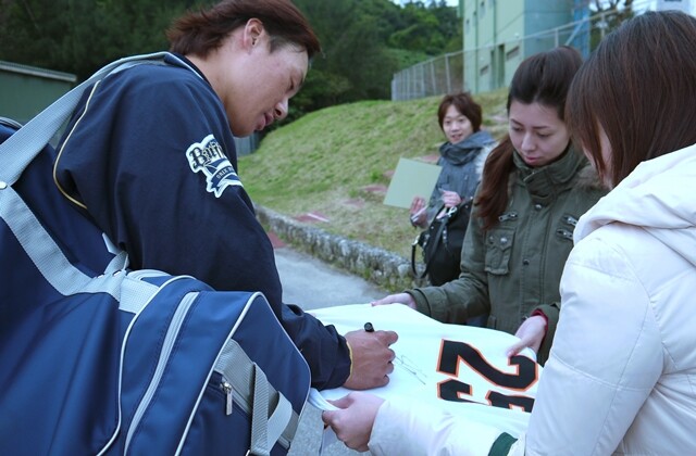 야구 실력과 팬서비스는 비례하지 않는다. 한겨레 김연기 기자