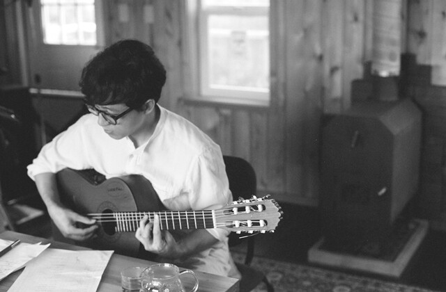 루시드폴은 과수원 한가운데에 ‘노래하는 집’ 오두막을 짓고 그곳에서 8집 앨범 노래를 만 들고 에세이를 썼다. 안테나뮤직 제공