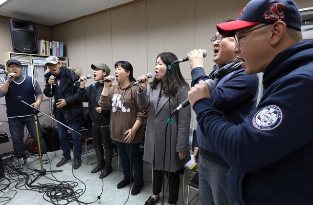 현역 회원들은 지난 9월부터 매주 금·토·일요일에 모여 20주년 정기공연을 연습했다.