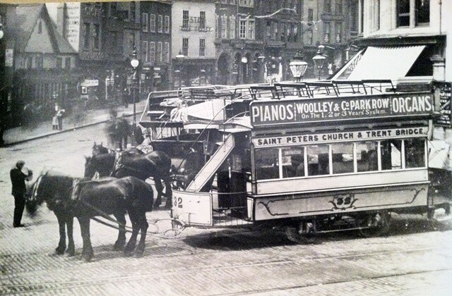 산업 발달 속도가 빨라지면서 말과 마차도 전문화·다양화됐다. 말의 에너지를 덜기 위해 마차 바퀴가 철로를 따라 움직이게 하는 호스트램(Horse Tram)도 개발됐다. 1890년 영국 노팅엄의 호스트램. 위키미디어 코먼스 제공